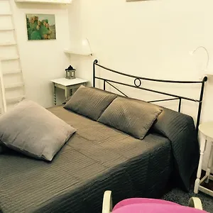 https://your-home-in-town.taorminaitalyhotels.com