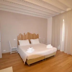 https://tambu-apartments.taorminaitalyhotels.com